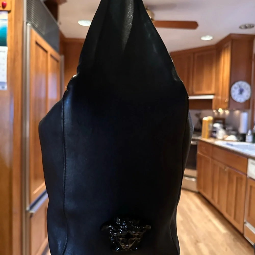 Versace Black Leather Knot-Handle hobo. Shoulder bag